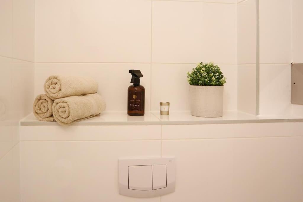 Charming, Modern & Spacious Apartment Wien Exteriör bild