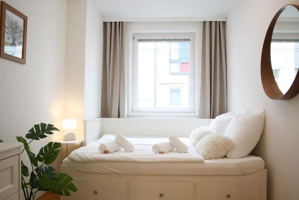 Charming, Modern & Spacious Apartment Wien Exteriör bild
